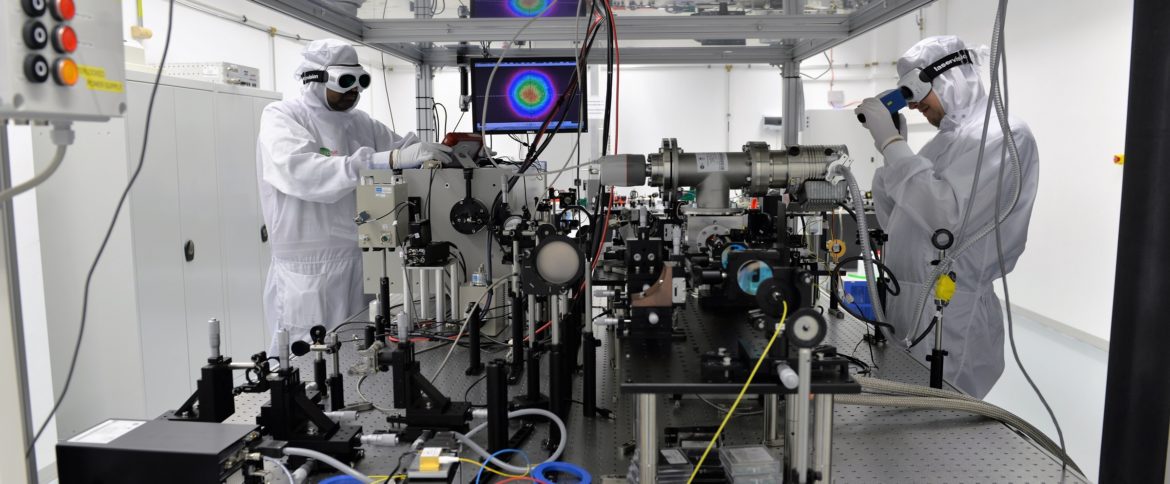 Keramické širokospektrální materiály pro HAPP lasery na HiLASE