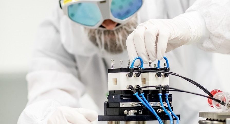 Udělení patentu na speciální držák pro vysoko výkonné Pockelsovy cely