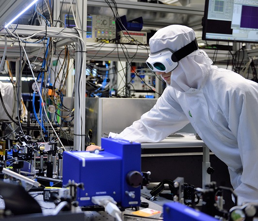 Zprovoznění nejvýkonnějšího pikosekundového zdroje koherentního záření generujícího na vlnové délce 257 nm 