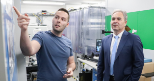 Předseda AV ČR prof. Radomír Pánek navštívil HiLASE: Laserové technologie pro průmysl, vesmír a společnost budoucnosti